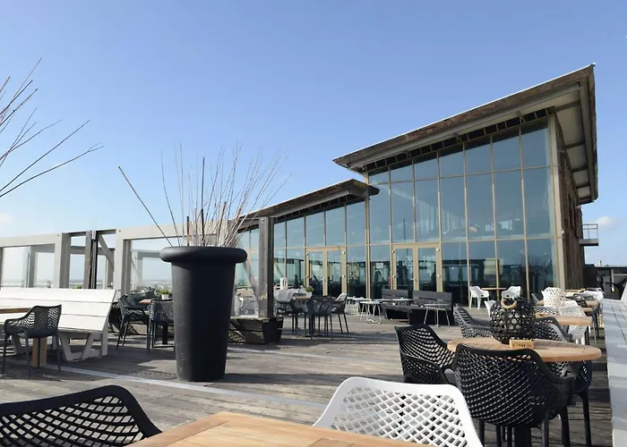 Modern Suites Near Beach