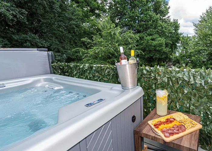 Kernersville Studio Suite Community Pool Firepit Kitchen