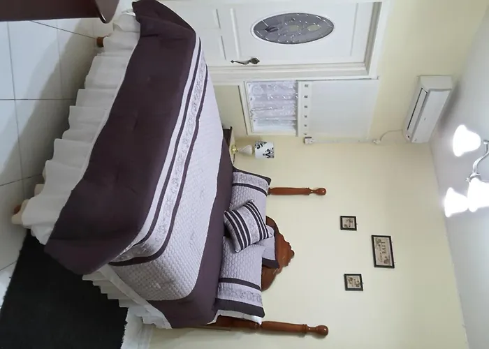 Bed and Breakfast Cazwin Villas