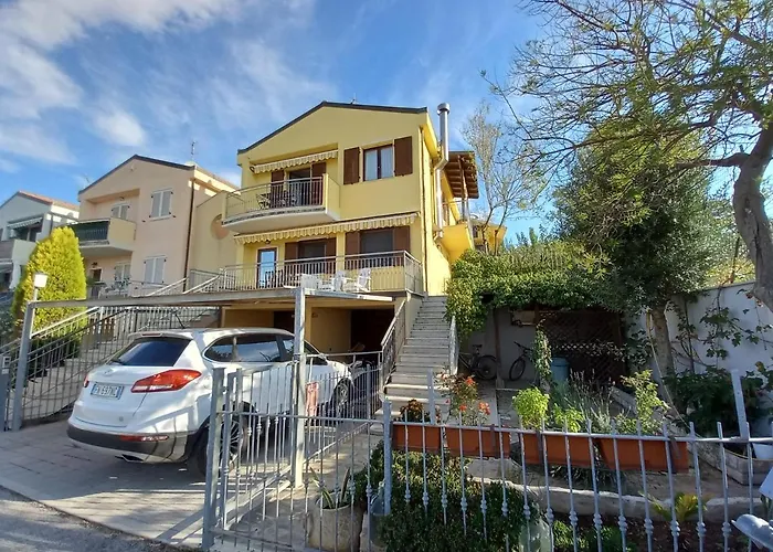 Villetta con giardino e parcheggio coperto