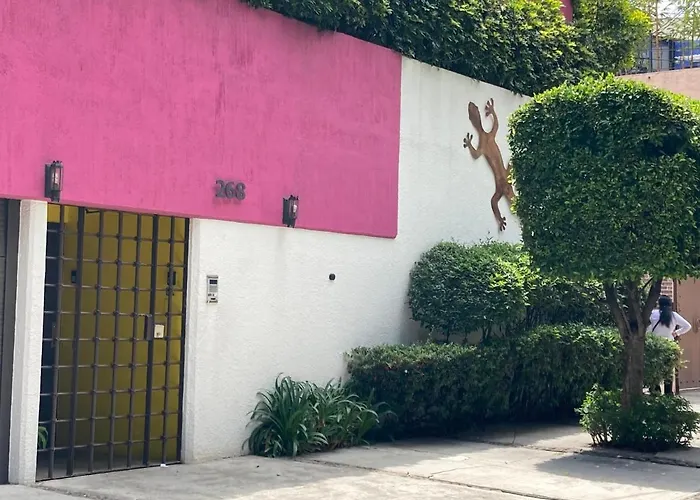 Guest house: Hostal Cuija Coyoacan Berlin 268 Coyoacan