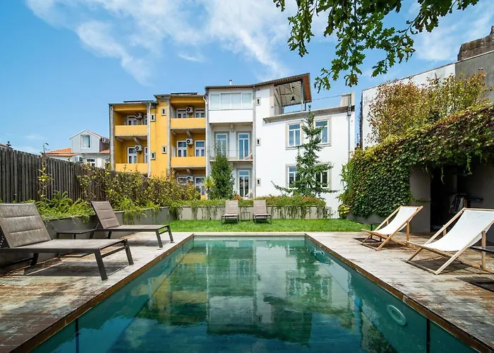 Hotels with pool Casa Do Cativo