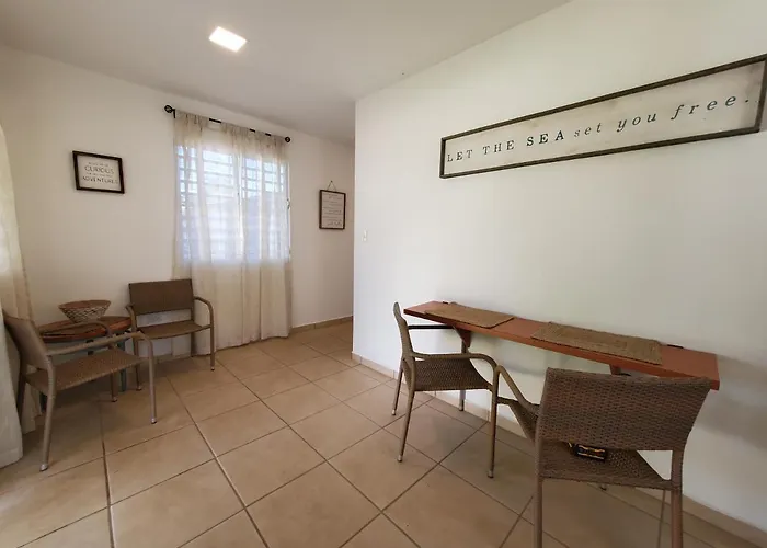 Aguadilla Waves Apt Free Parking & Wifi 8 Minute Walk From Crashboat Beach
