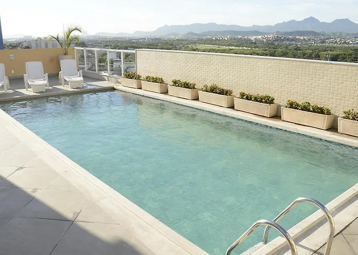 Hotel com pingue-pongue: Mont Blanc Suites Duque De Caxias