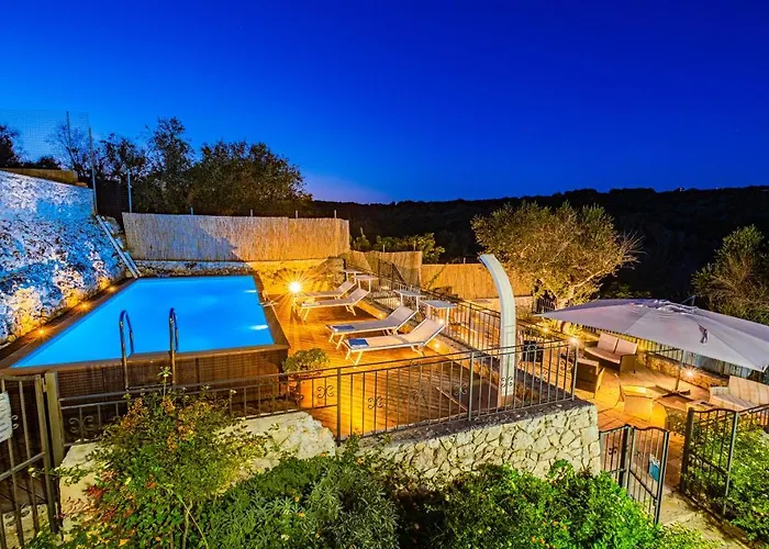  Vanessa Luxury