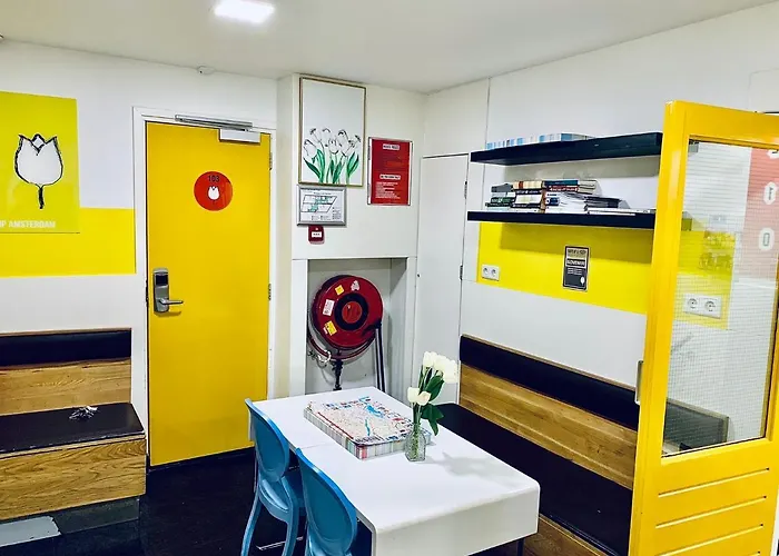 Hotel: The White Tulip Hostel