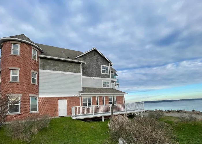 Boutique hotel only: Tides Inn & Suites