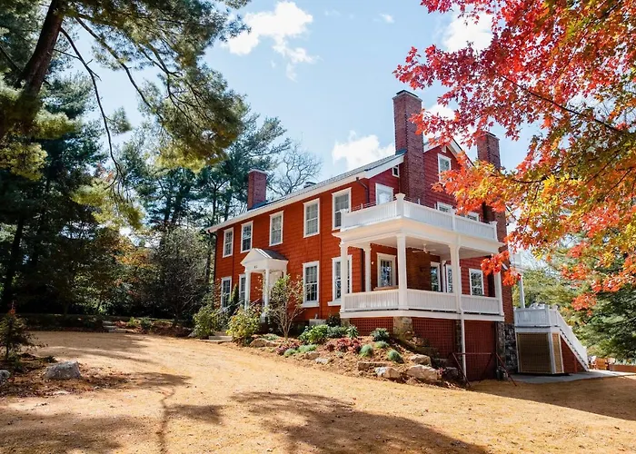Applewood Manor