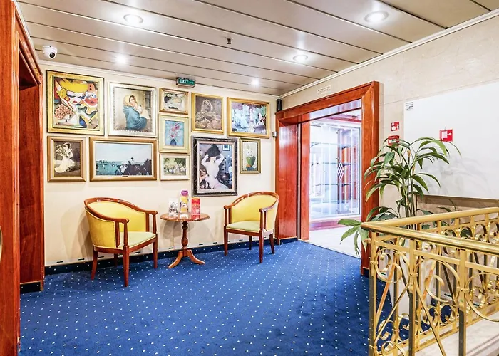 Onriver Hotels - Ms Cezanne