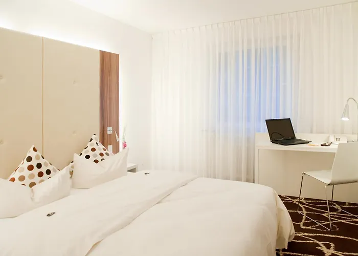 Hotel: Ambassador Hotel