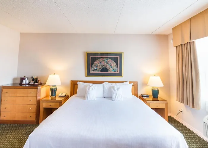 Ramada By Wyndham Thunder Bay Airlane