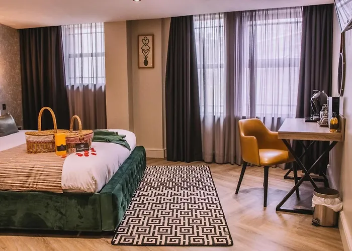 Hotel: The Grand Hotel