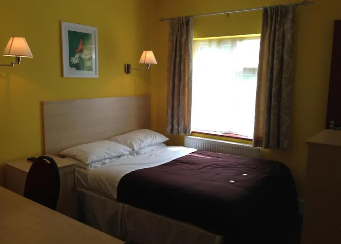 Acton Town Hotel
