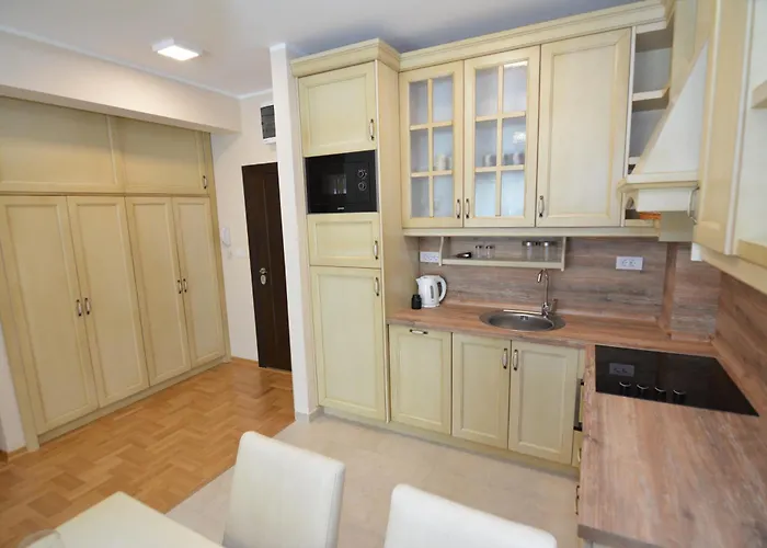 Rooms & Apartments Dobrotski Dvori