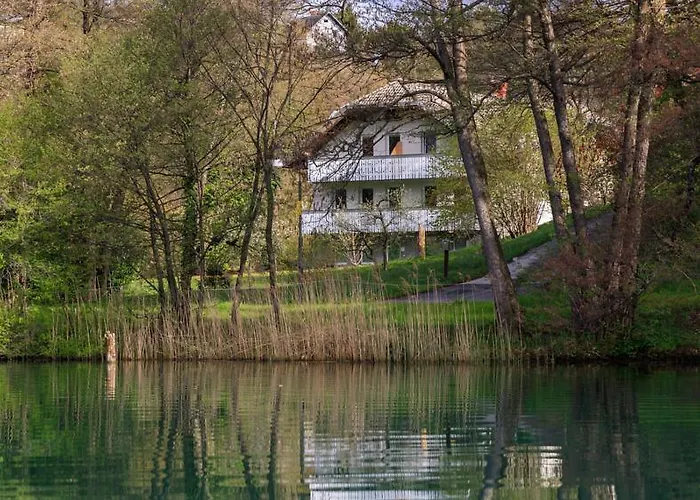 Lake House Sebanc
