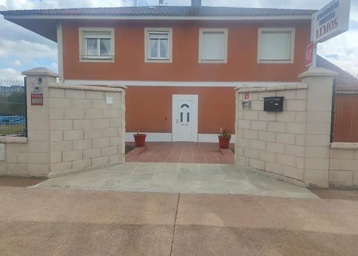 Hotel cerca del colegio: Apartamentos Turisticos Lemos