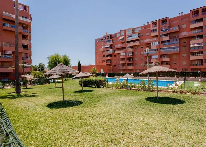 Sunstay Teatinos Flat III Malaga, Metro, Free Parking & Pool