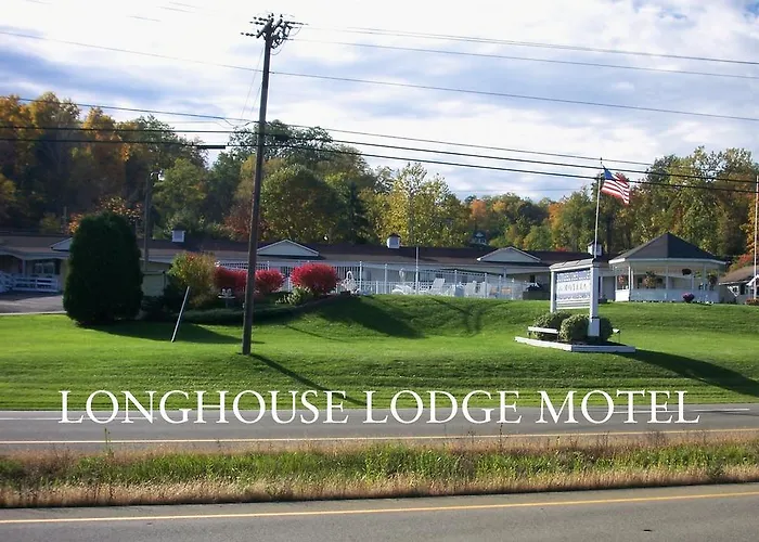 Longhouse Lodge Motel