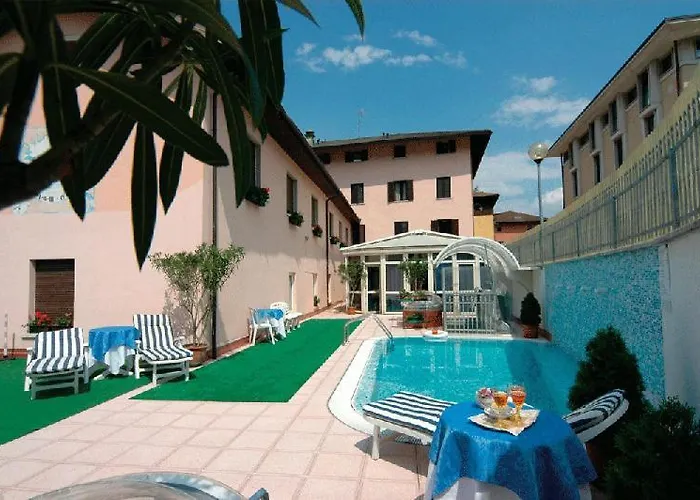 Hotel Con Piscina Albergo Due Spade