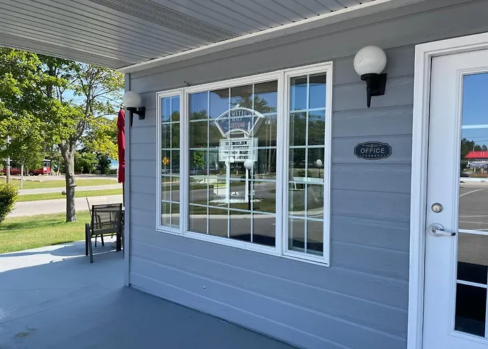 Lighthouse View Motel