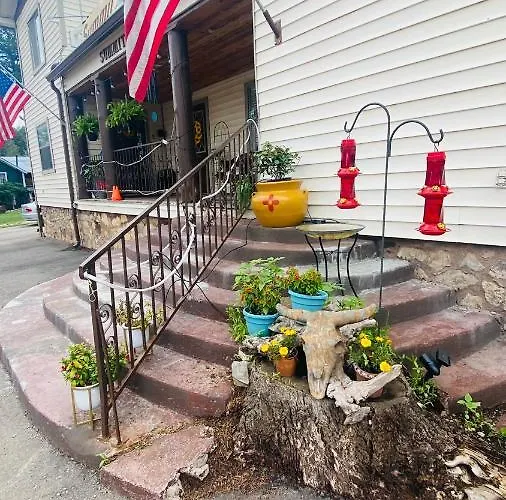 Villa: The Summit Inn