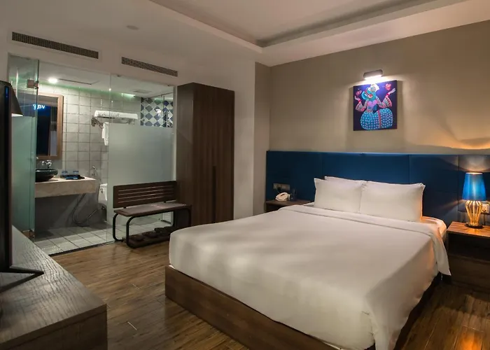 Aaron Hotel