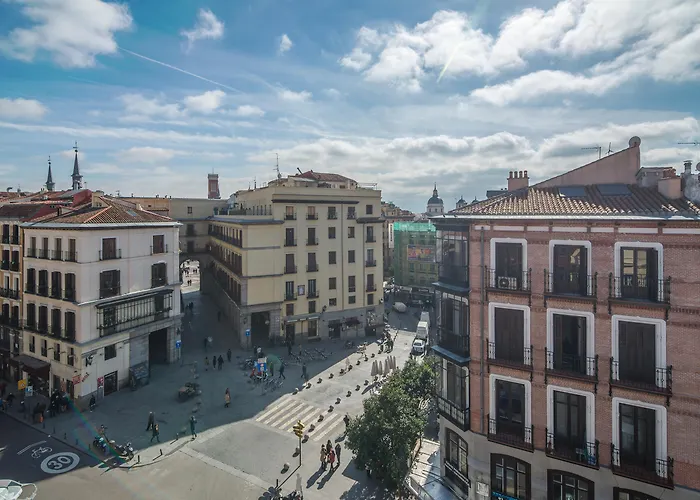 Luxury hotel only: Petit Palace Plaza Mayor