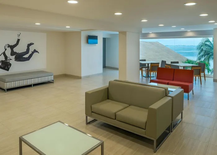 Beach hotel: Real Inn Cancun