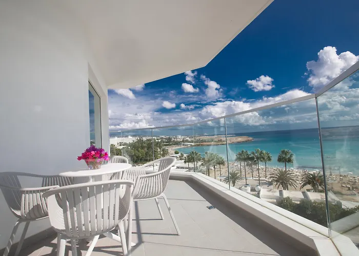Vassos Nissi Plage Hotel&Spa