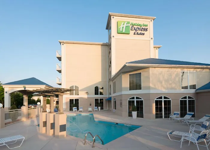Hotel with Tennis: Holiday Inn Express & Suites Asheville Sw - Outlet Ctr Area By Ihg