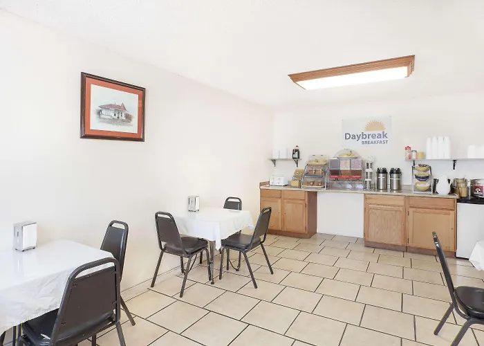 Motel: Days Inn By Wyndham Fresno Central