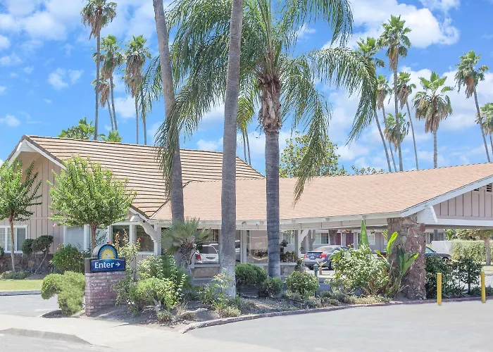 Motel: Days Inn By Wyndham Fresno Central