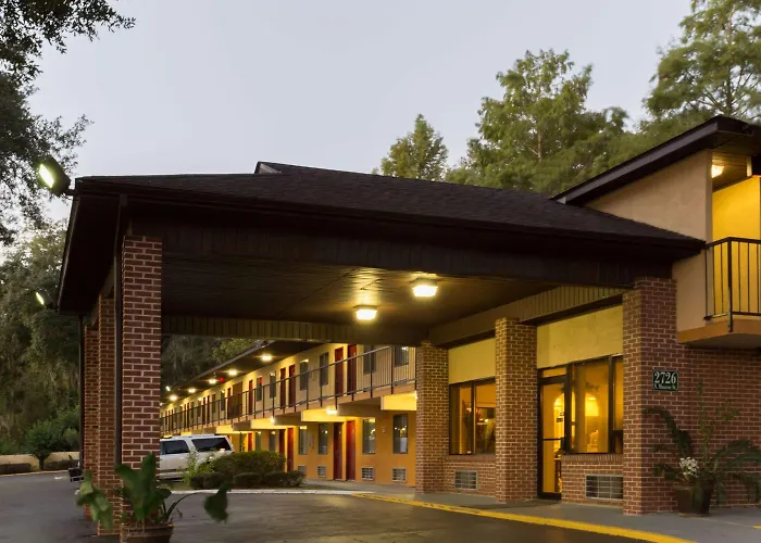 Beach hotel: Howard Johnson By Wyndham Tallahassee