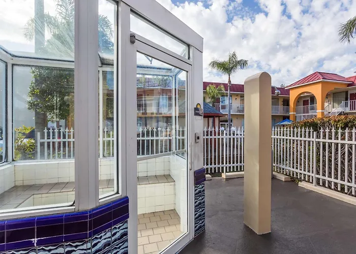 Hotel: Days Inn & Suites By Wyndham Port Richey