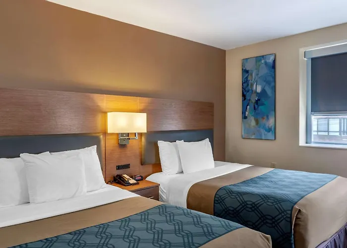 Econo Lodge Inn & Suites Downtown