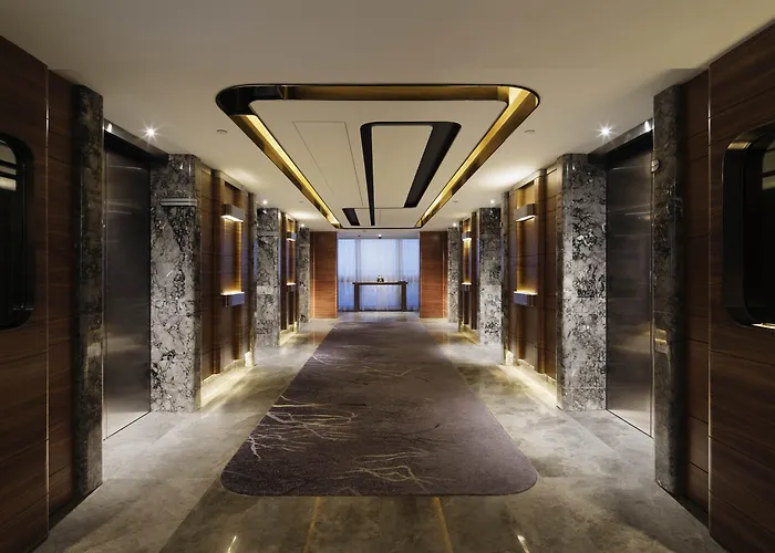 Resort: Royal Plaza Hotel