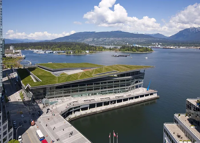 Ski hotel: Fairmont Waterfront