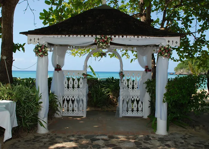 Shaw Park Beach Hotel & Spa