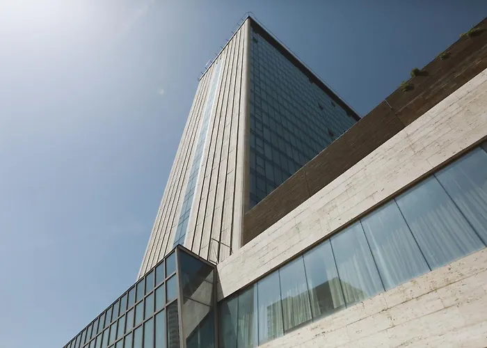 Hotel near College: Holiday Inn - Tbilisi By Ihg