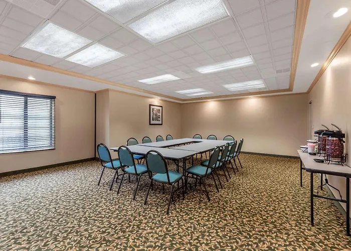 Comfort Inn & Suites Warsaw Near Us-30