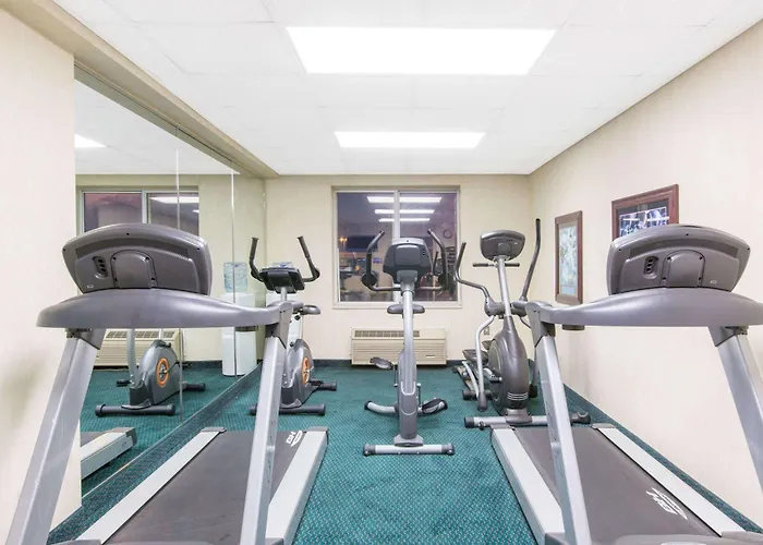 Cheap hotels Baymont By Wyndham Jonesboro