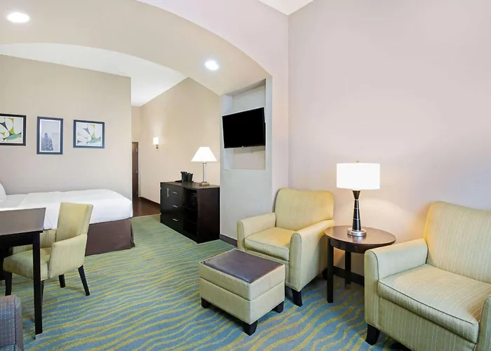 La Quinta Inn & Suites By Wyndham Durant