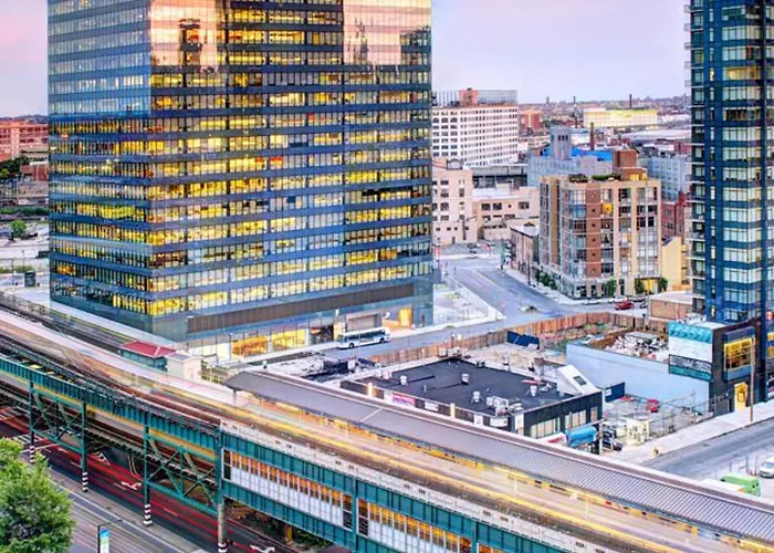 Hotel com jacuzzi: Red Lion Inn & Suites Long Island City