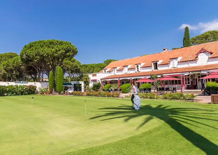 4 sterren hotel: Golf Hotel De Valescure & Spa Nuxe