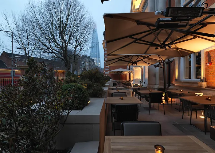 5 star hotel: The Lalit London