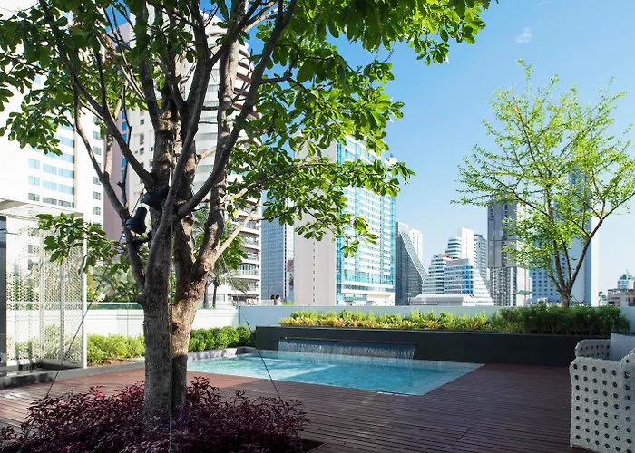 Hotel near College: Novotel Bangkok Sukhumvit 20