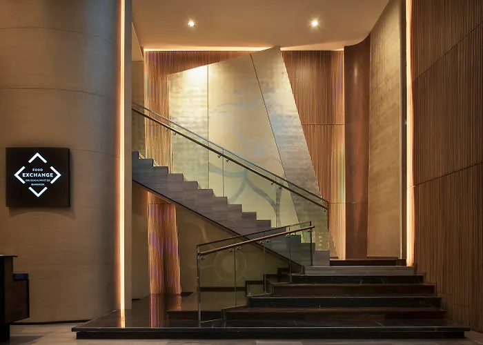 Hotel near College: Novotel Bangkok Sukhumvit 20