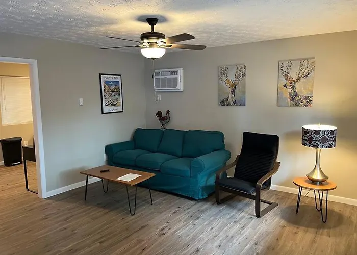 Carter #6 Two Bedroom Apartment Near Xavier