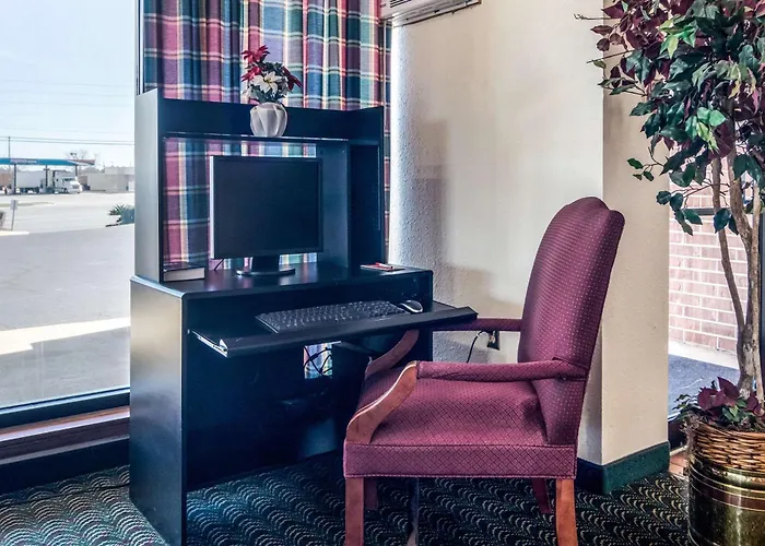 3 star hotels Econo Lodge Inn & Suites Conference Center Dublin