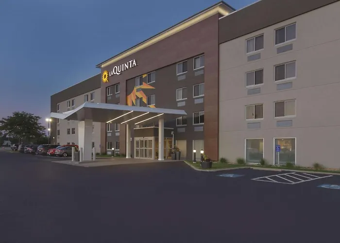 Cheap hotel: La Quinta By Wyndham Cleveland - Airport North